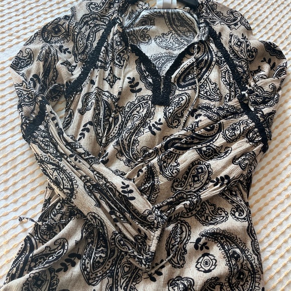 Balloon sleeve top - Picture 3 of 3